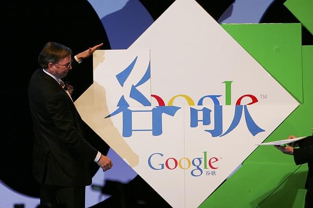 Google chief executive Eric Schmidt spells Chinese characters ‘Gu Ge’. (Guang Niu/Getty Images)