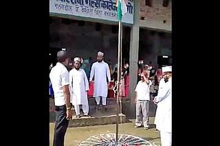 Screenshot of video where clerics are seen preventing national anthem from being sung (@anshupatrkaar/Twitter)