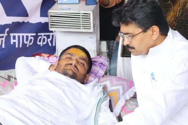 Hardik Patel during his fast (@HardikPatel_/Twitter)
