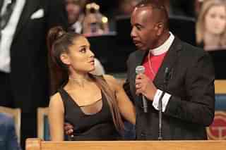 Aretha Franklin funeral bishop accused of ‘groping’ Ariana Grande apologises