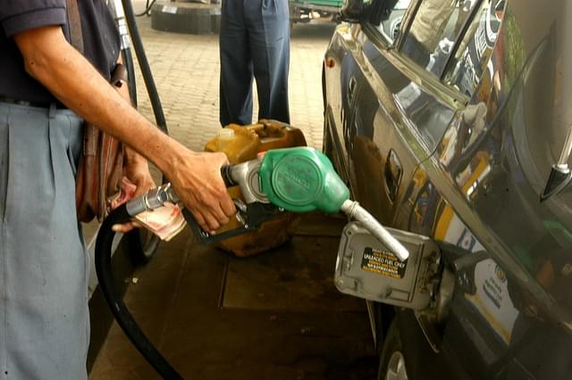 A petrol pump attendant/worker fills petrol in a car at Bharat Petroleum Petrol Pump in New Delhi. (Lalit Rana/The India Today Group/GettyImages)