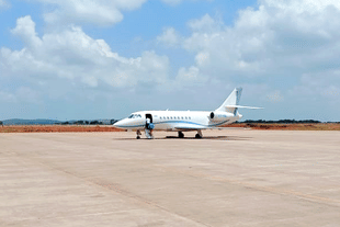 The Falcon F-2000 that landed at Sindhudurg airport.