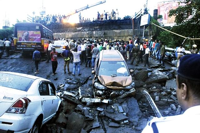  A section of Majerhat Bridge on busy Diamond Harbour Road collapsed on September 4, 2018 in Kolkata (Samir Jana/Hindustan Times via Getty Images)