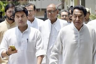 Congress leaders Jyotiraditya Scindia (L), Kamal Nath (R) and Digvijaya Singh (C)(Sushil Kumar/Hindustan Times via Getty Images)