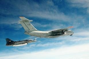Tejas refuelling from an Il-78 tanker of the Indian Air Force. 