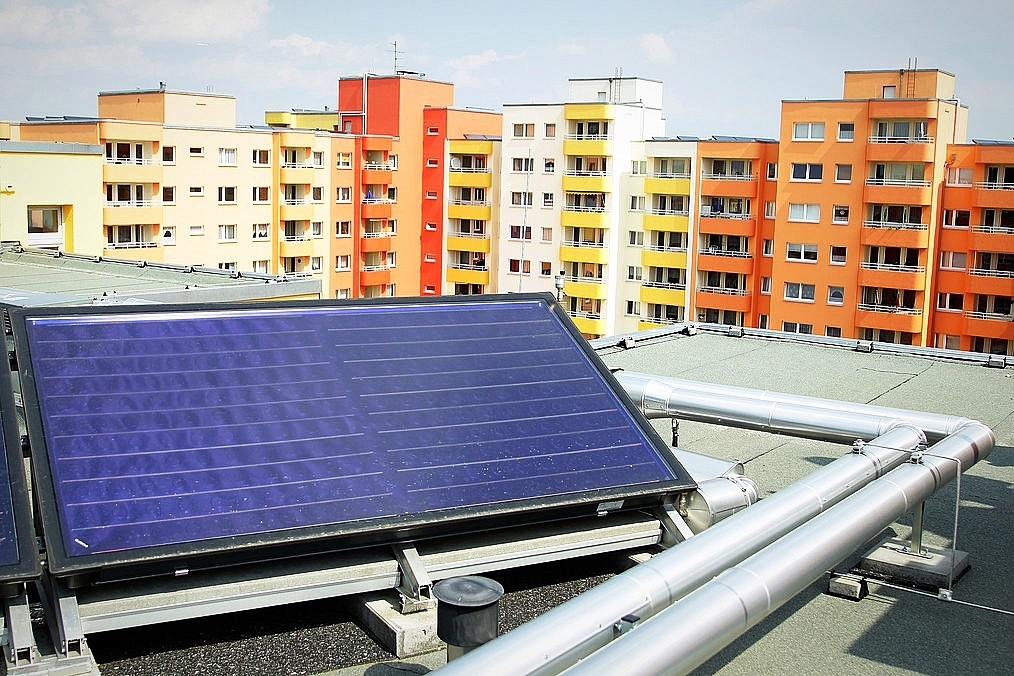 Solar panels are installed on the rooftop of an apartment building  in Berlin, Germany. (Photo by Andreas Rentz/Getty Images)