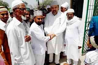 BJP MLA Ashish Deshmukh with members of the Muslim community (Facebook)