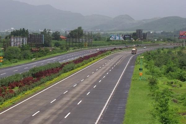 Mumbai - Pune Expressway (Wikipedia)