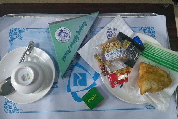 Food served by IRCTC on trains (@ER_FansClub/Twitter)