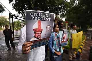 People hold a protest against Bishop Franco Mulakkal. (Biplov Bhuyan/Hindustan Times via Getty Images)