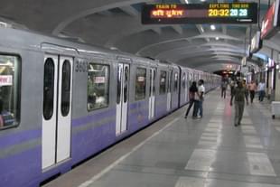 A train on the North South line of the Kolkata Metro (Naikshewta/Wikimedia Commons)