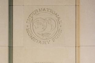 Logo of IMF (Photo by Alex Wong/Newsmakers)