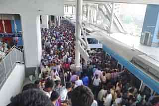 People queuing up to board Hyderabad Metro (@KTRTRS/Twitter)