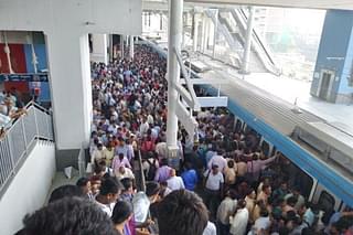 People queuing up to board Hyderabad Metro (@KTRTRS/Twitter)