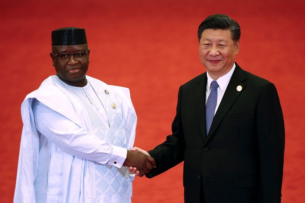 Sierra Leone President Julius Maada Bio (L) with Chinese President Xi Jinping (R) during the Forum on China-Africa Cooperation held on September 3, 2018 in Beijing. (Andy Wong - Pool/Getty Images)