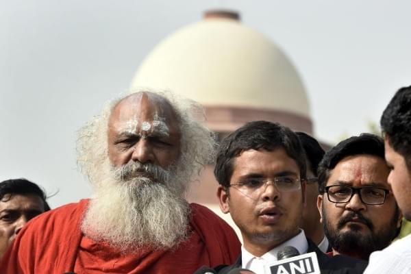 Nirvani Ani Akhara’s Mahant Dharam Das, who filed the case in Ramjanmabhoomi case, speaks to media personnel on 27 April 2018  (Photo by Sushil Kumar/Hindustan Times via Getty Images)