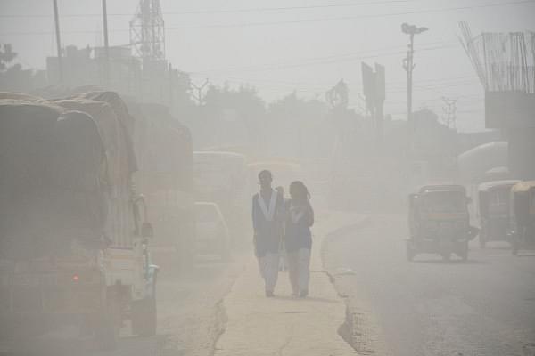 The pollution levels in Ghaziabad are making its children prone to asthma. (Sakib Ali/Hindustan Times via Getty Images)