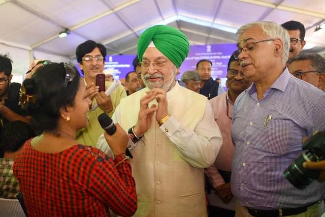 Union Minister of State (I/C) of Housing and Urban Affairs Hardeep Singh Puri (C) (Vipin Kumar/Hindustan Times via Getty Images)