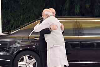 PM Modi receives Russian President Vladimir Putin in India. (pic via Twitter)
