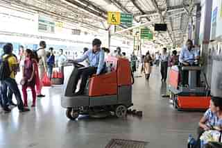 Cleanliness drive at Bengaluru railway station  as part of Swachh Bharat Abhiyan. (Hemant Mishra/Mint via Getty Images)
