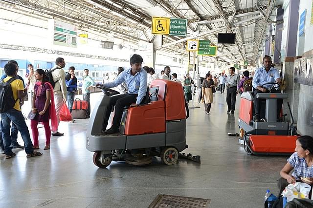 Cleanliness drive at city’s railway station  after the launch of Swachh Bharat Abhiyan by PM Modi. (Hemant Mishra/Mint via Getty Images)