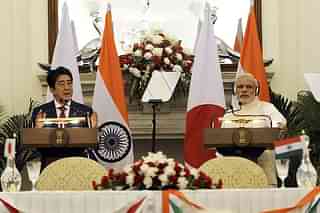 PM Modi with PM Abe. (Sonu Mehta/Hindustan Times via Getty Images)