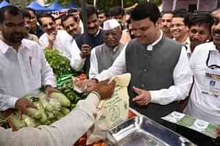 CM Fadnavis buying fresh farm products from farmers at Vidhan Bhavan.(@CMOMaharashtra/Twitter)