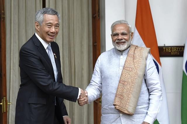 Singapore’s PM Lee Hsien Loong with PM Modi. (Arvind Yadav/ Hindustan Times via Getty Images)