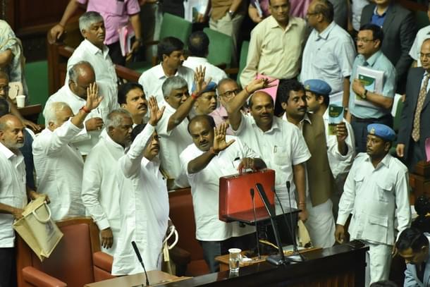 Karnataka Chief Minister H D Kumaraswamy, Deputy CM Parmeshwara and other leaders at the Vidhan Soudha. (Arijit Sen/Hindustan Times via GettyImages) 