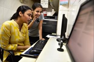 CBSE Students Checking  Results (Sanchit Khanna/Hindustan Times) 