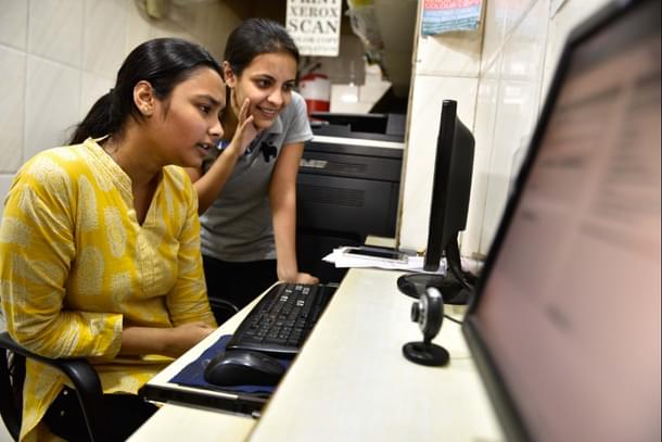 CBSE Students Checking  Results (Sanchit Khanna/Hindustan Times) 