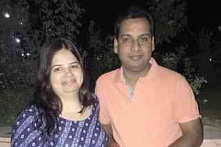 Late Apple Executive Vivek Tiwari with his wife&nbsp;