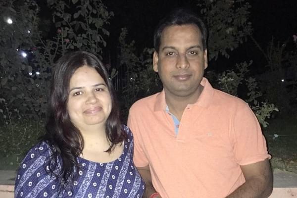 Late Apple Executive Vivek Tiwari with his wife 
