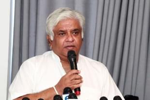 A former cricketer and now  minister (@ArjunaRanatunga/Twitter)