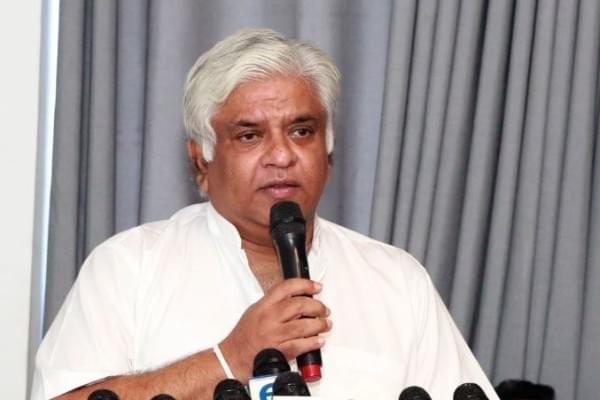 A former cricketer and now  minister (@ArjunaRanatunga/Twitter)