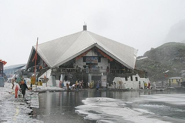 Shri Hemkund Sahib, the famous Sikh Shrine in Uttarakhand. (Satbir via Wikipedia Commons)