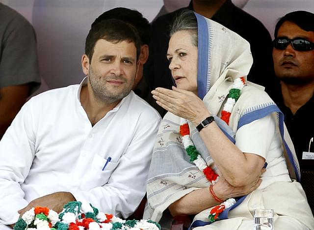 Sonia Gandhi and Rahul Gandhi during the farmers rally (Kisan-Khet Mazdoor Rally) on 19 April 2015 in New Delhi. (Ajay Aggarwal/Hindustan Times via Getty Images)&nbsp;