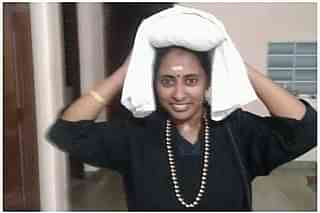 Controversial Journalist dressed up as Sabarimala Devotee (pic via Twitter)