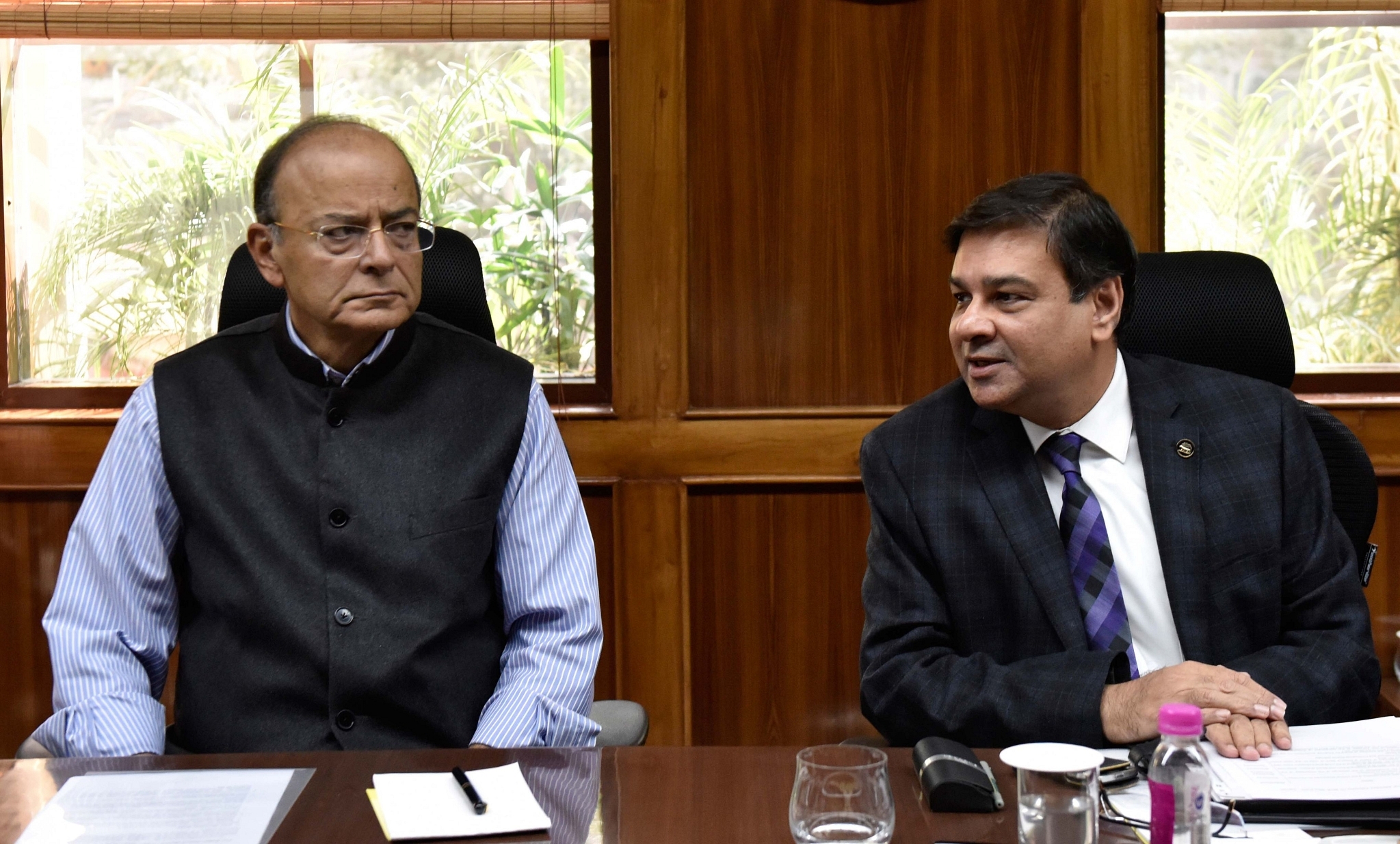 Finance Minister Arun Jaitley and RBI Governor Urjit Patel at 569th Central Board Meeting in New Delhi. (Mohd Zakir/Hindustan Times via Getty Images)&nbsp;