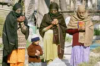 Muslim women praying (Paula Bronstein /Getty Images)