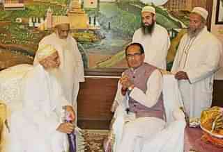 Shivraj Singh Chouhan with Muslim community leaders (@ChouhanShivraj)