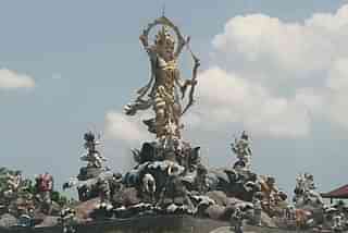 The statue of Lord Rama in Bali, Indonesia (pic via Twitter @PriyaAryaputri )