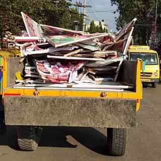 Flex banners and hoardings being removed in Bengaluru. (Image courtesy of twitter.com/rk_misra)&nbsp;