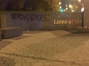 A statue of a Sikh soldier outside Smethwick Sikh gurudwara to commemorate the First World War was vandalised in UK. (Image courtesy: twitter.com/ambassey)