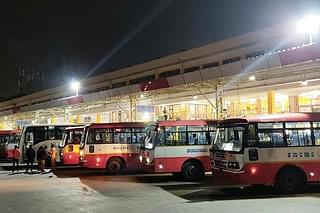 KSRTC buses standing in a depot (@nirbhaavuka/Twitter)