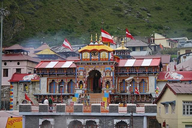Shri Badrinath Temple in Uttarakhand (By Dinesh Valke Via Wikimedia Commons)