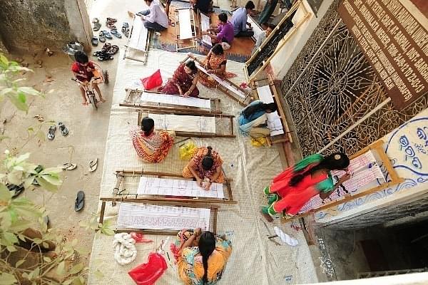 Weavers in India working on their crafts.&nbsp; (Representative image) (Indranil Bhoumik/Mint via Getty Images)