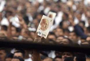 People participate in the ‘Run for Unity’, and hold up a picture of  Sardar Vallabhbhai Patel. (Sonu Mehta/Hindustan Times via GettyImages) 