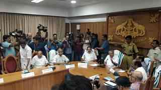 Kerala Chief Minister Pinarayi Vijayan along with opposition leaders in the all-party meeting on Sabarimala (Pic: twitter)