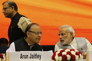 FM, Arun Jaitley with PM Modi. (Arvind Yadav/Hindustan Times via Getty Images)